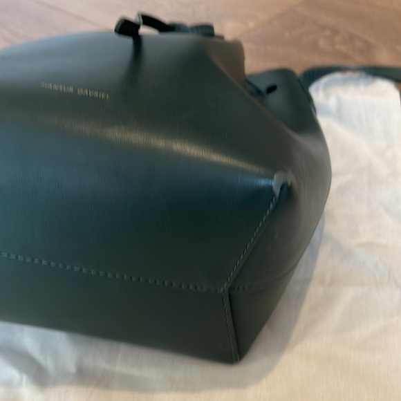 Mansur Gavriel iconic bucket bag in Forest Green - Picture 2 of 11